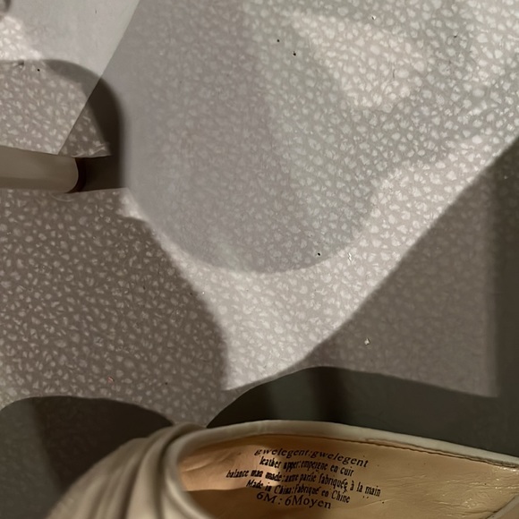 Guess Leather Open Toe Heels With Back Bow Accent - Picture 7 of 9